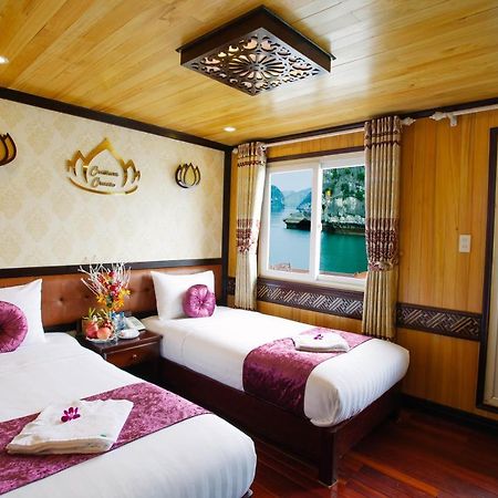 Hotel Cristina Diamond Cruise à Hạ Long Extérieur photo