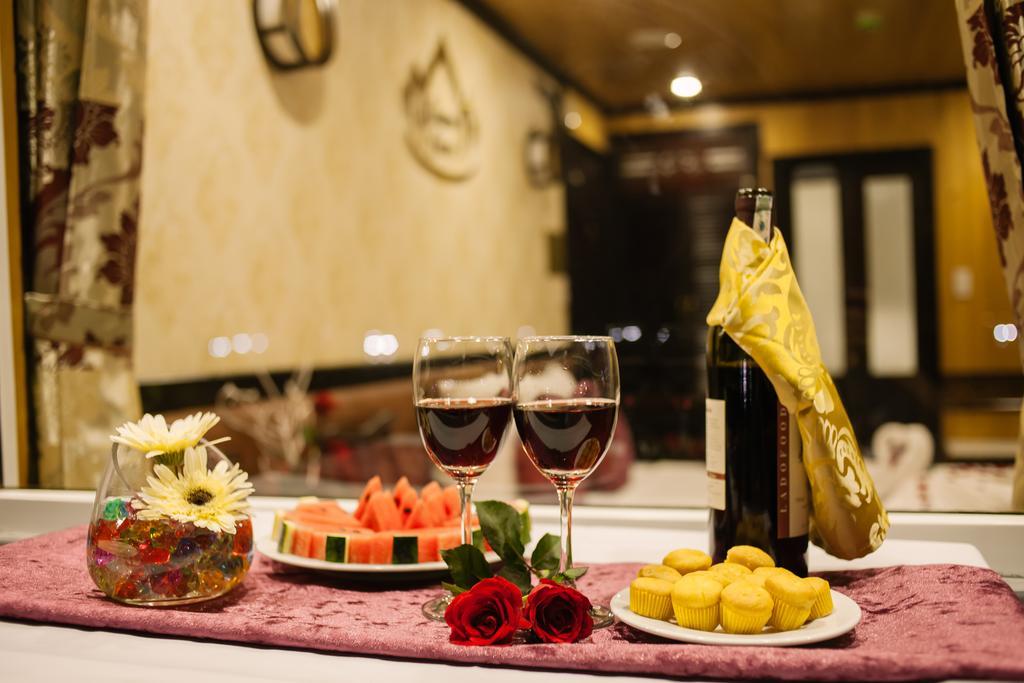Hotel Cristina Diamond Cruise à Hạ Long Extérieur photo