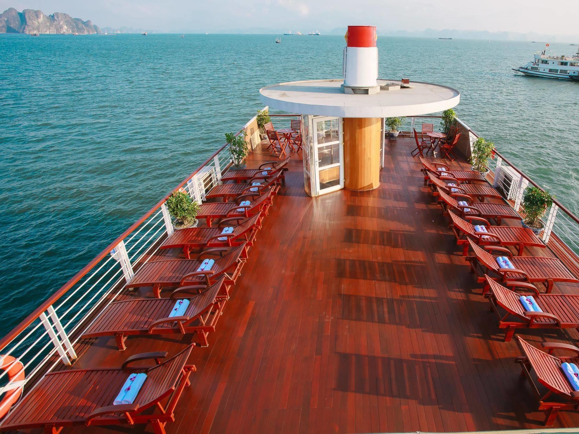 Hotel Cristina Diamond Cruise à Hạ Long Extérieur photo